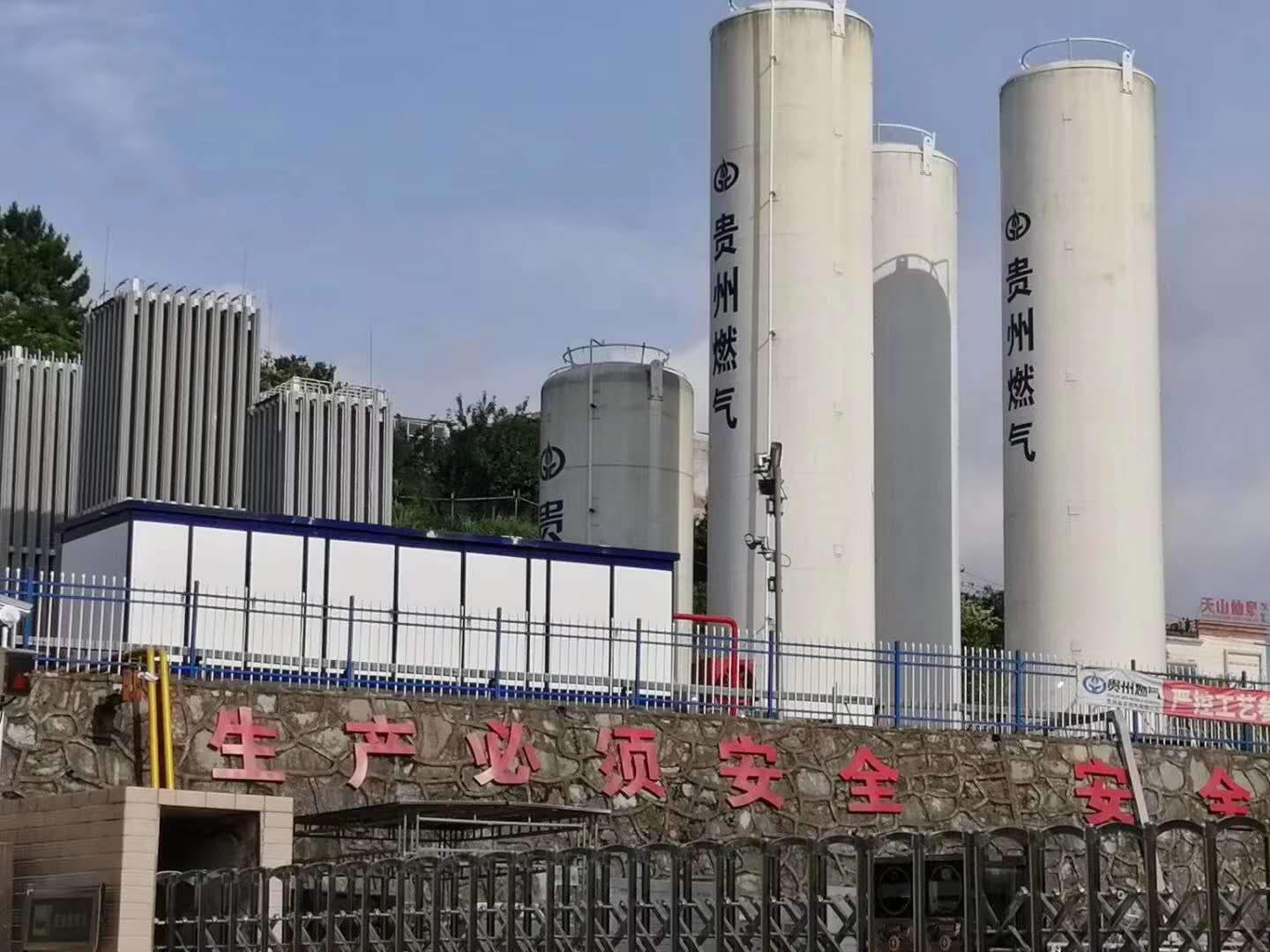 全自動天然氣分析儀 貴州燃?xì)獍惭b現(xiàn)場圖片